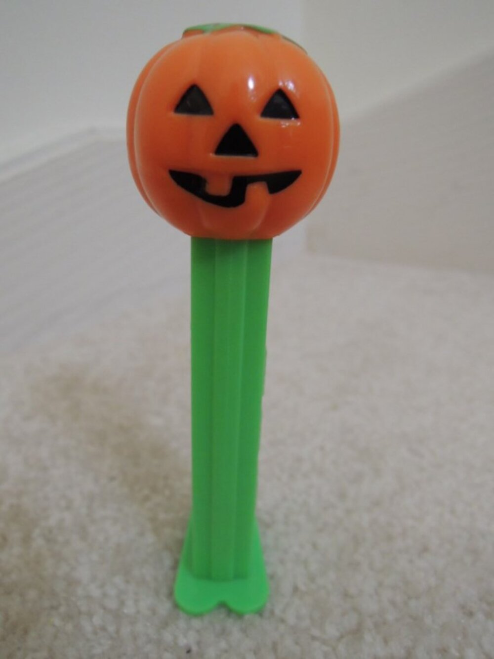 Halloween Pumpkin PEZ Candy Dispenser - Jack O Lantern Head PEZ Collectible NWOT